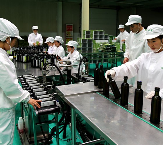 祥宇特級(jí)初榨橄欖油作為國(guó)產(chǎn)優(yōu)質(zhì)橄欖油，始終以質(zhì)量求生存、以品牌謀發(fā)展、以質(zhì)量創(chuàng)業(yè)績(jī)、以品質(zhì)追卓越。在近20年的辛苦耕耘，在品質(zhì)方面的不斷改進(jìn)..