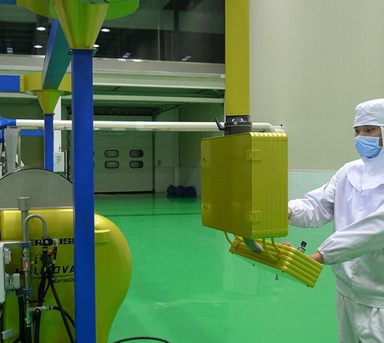 公司擁有三條原裝進(jìn)口冷榨橄欖油加工生產(chǎn)線(xiàn)，兩條德國(guó)福樂(lè)偉和一條意大利貝亞雷斯單一品種生產(chǎn)線(xiàn)，日加工鮮果能力達(dá)560噸，通過(guò)低溫純物理冷榨最大..